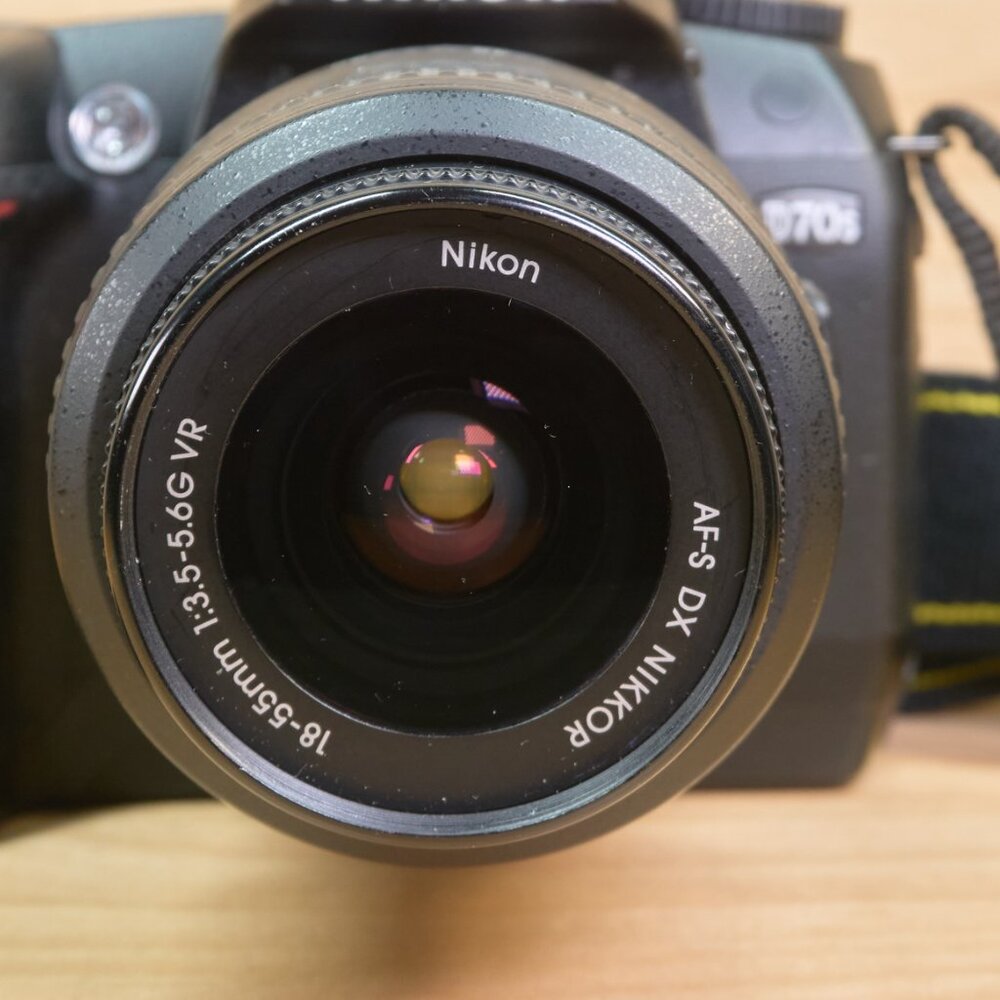 Nikon D70s 6.1MP Digital SLR Camera w/ Nikkor 18-55mm f/3.5-5.6G AF-S Lens - Picture 4 of 11
